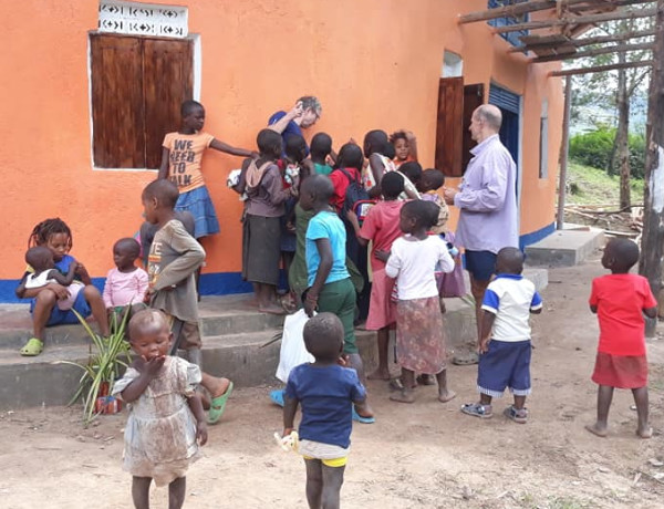 Voluneers in Rushooka