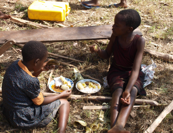 Voluneers in Rushooka