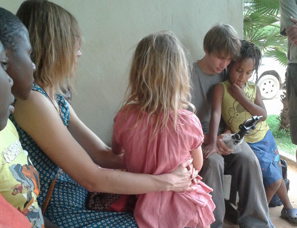 Voluneers in Rushooka